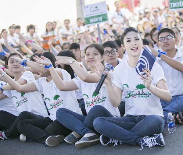 Ngọc Hân tươi tắn hưởng ứng Giờ Trái đất 2014 - ảnh 11
